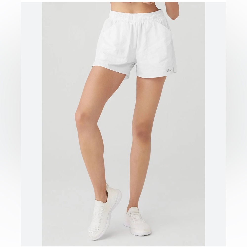 Alo yoga white alumni short